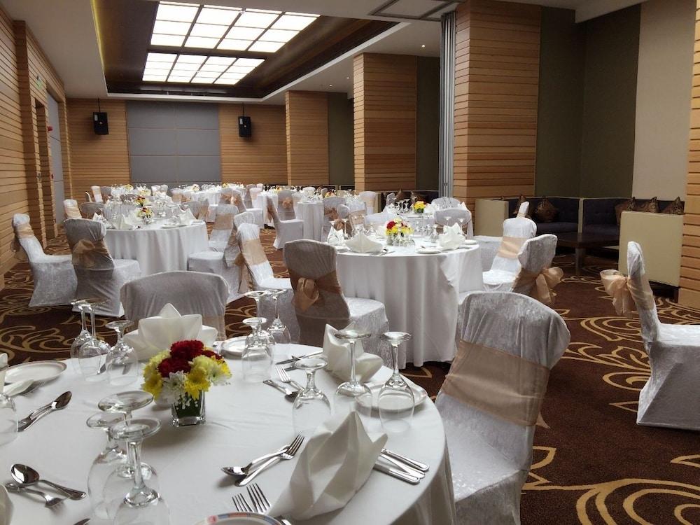 Ramee Rose Hotel Manama Exterior foto